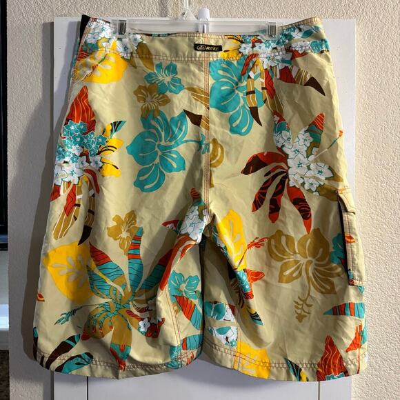 Reef Floral Men’s Board Shorts Unlined Size 33 Resortwear Vacation Beach Yellow - Picture 2 of 5